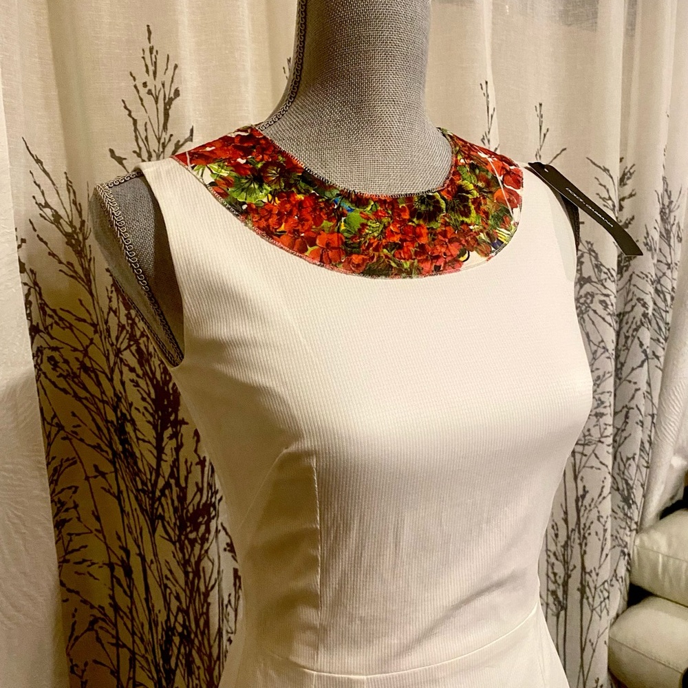 SEXY Dolce & Gabbana Fitted Off White Dress with Colourful Collar 🌷
